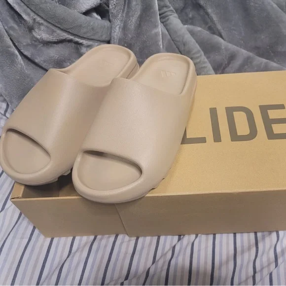 Brand New Yeezy slides never worn Brand New! Never Worn! Yeezy slides size 6 | Mercari main image 2